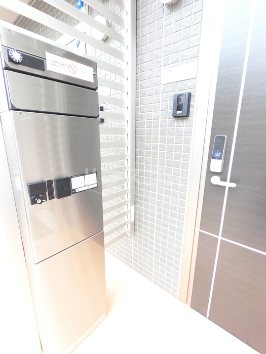 16/27 エントランス