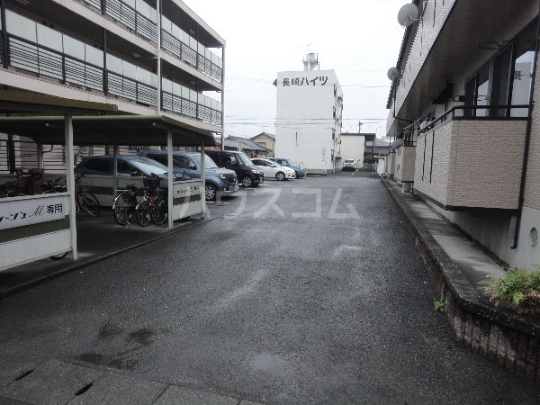 26/28 駐車場