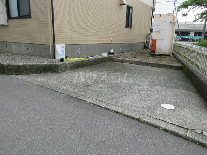 18/18 駐車場
