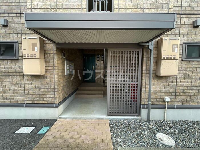 16/22 エントランス