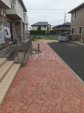 23/30 エントランス