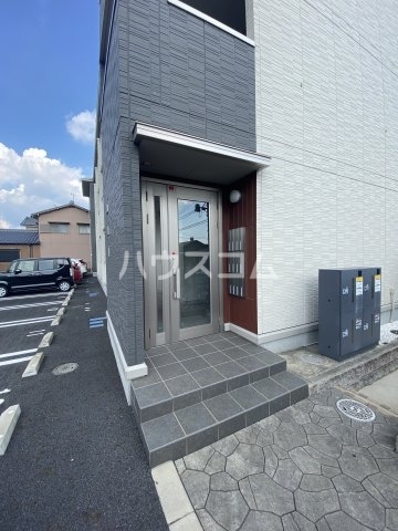 16/23 エントランス