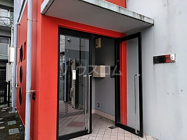 27/29 エントランス