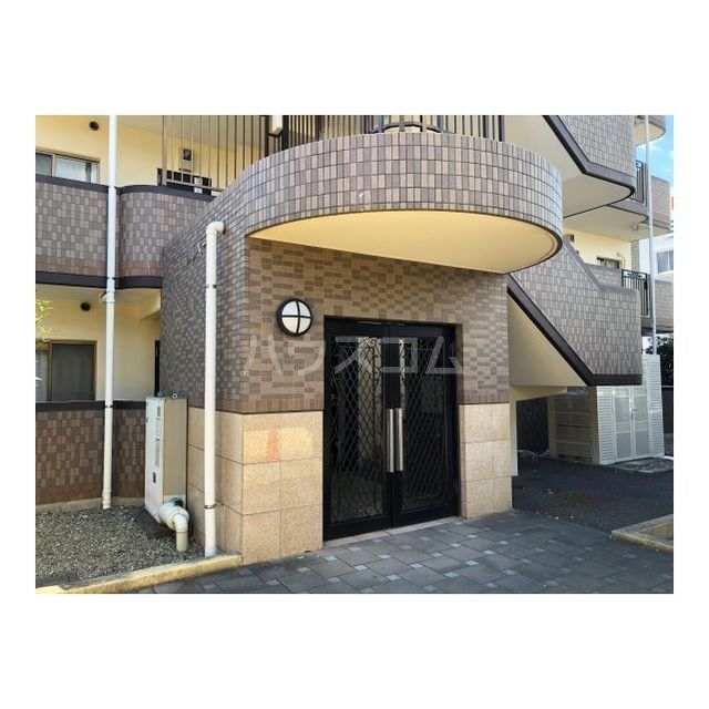 24/25 エントランス