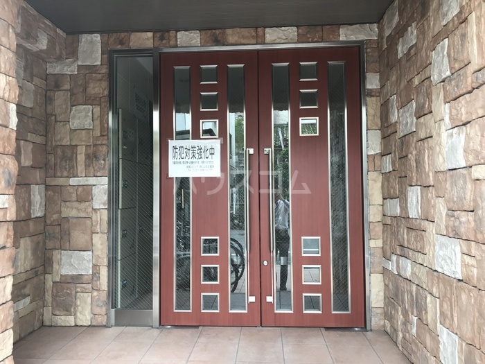 18/23 エントランス