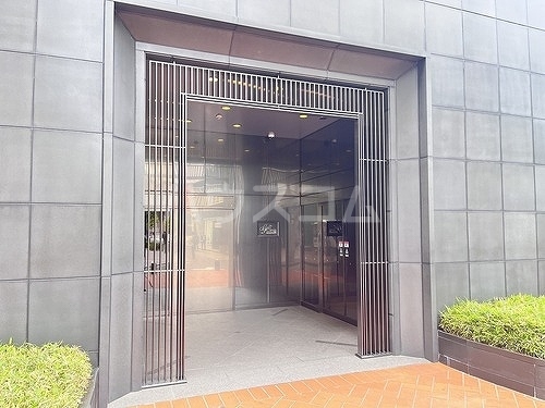 21/30 エントランス