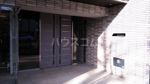 27/30 エントランス