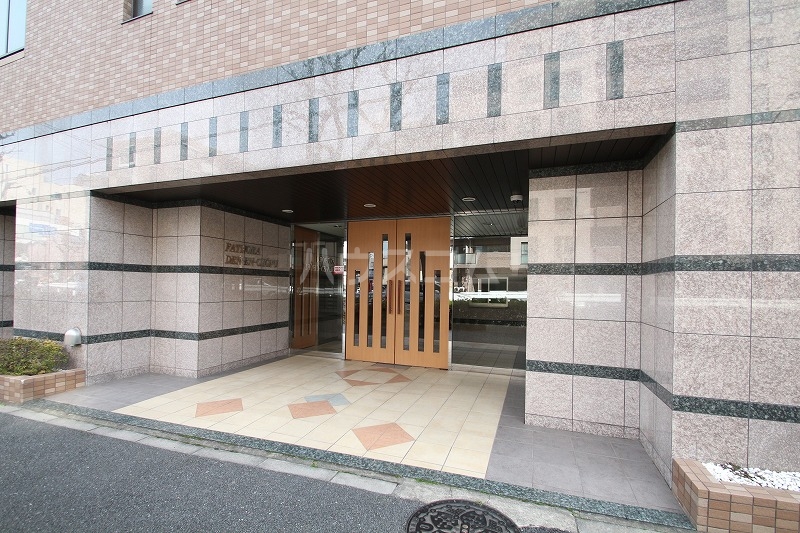 27/30 エントランス