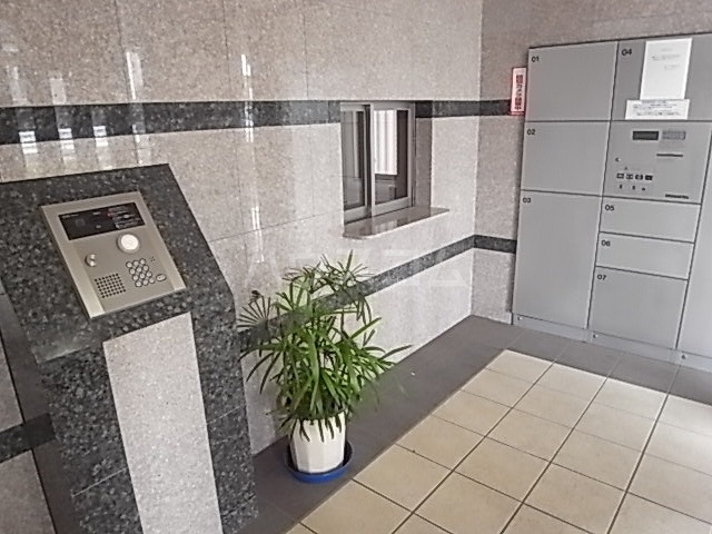 28/30 エントランス