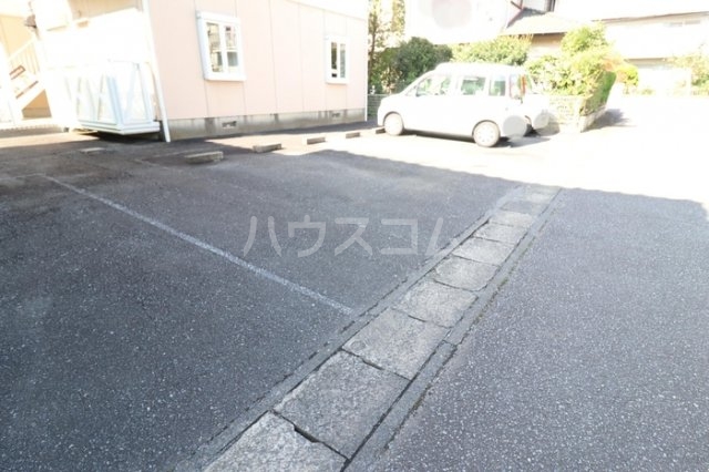 18/21 駐車場