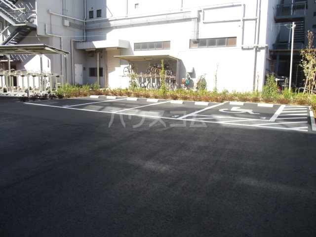 22/28 駐車場