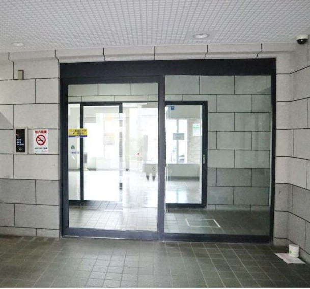 18/21 エントランス