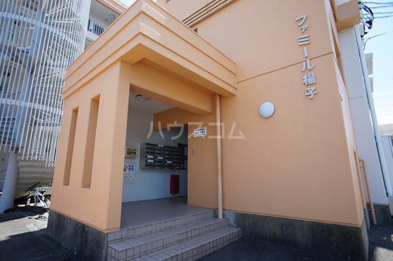 23/30 エントランス