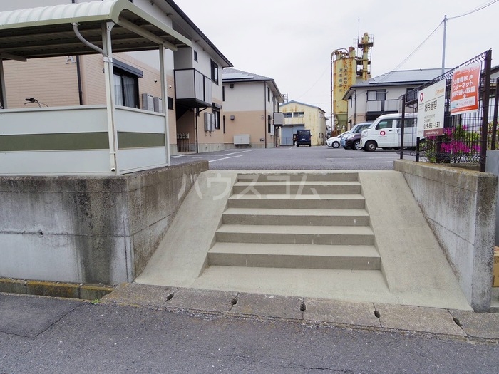 16/27 エントランス