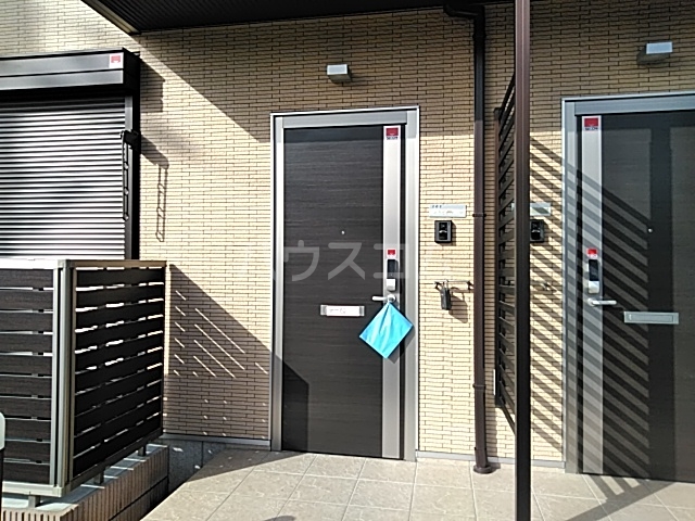 27/30 エントランス