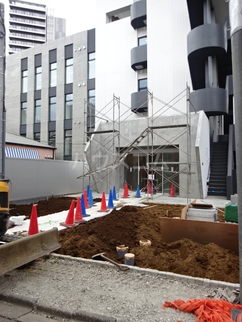 23/30 エントランス