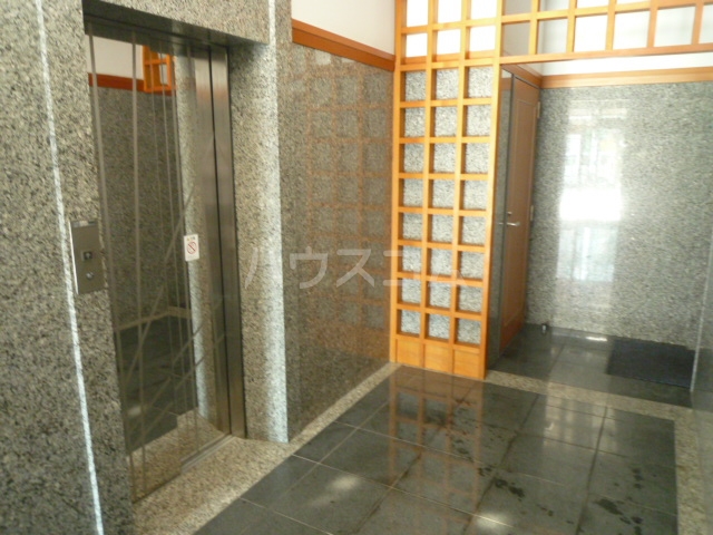 20/27 エントランス