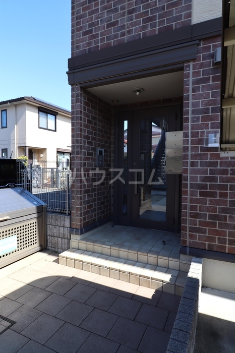 18/28 エントランス