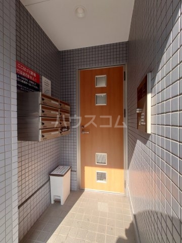 18/19 エントランス