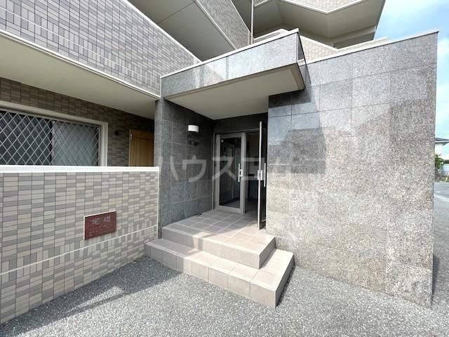 17/22 エントランス