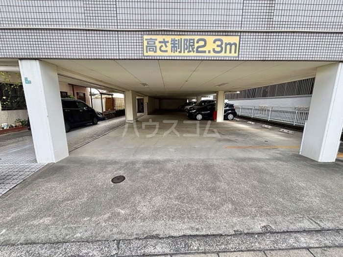 2/6 駐車場