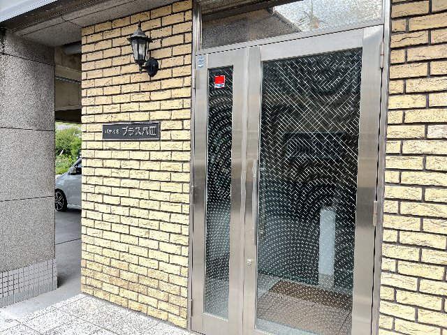 23/28 エントランス