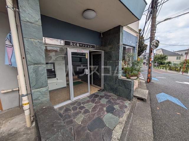 21/22 エントランス