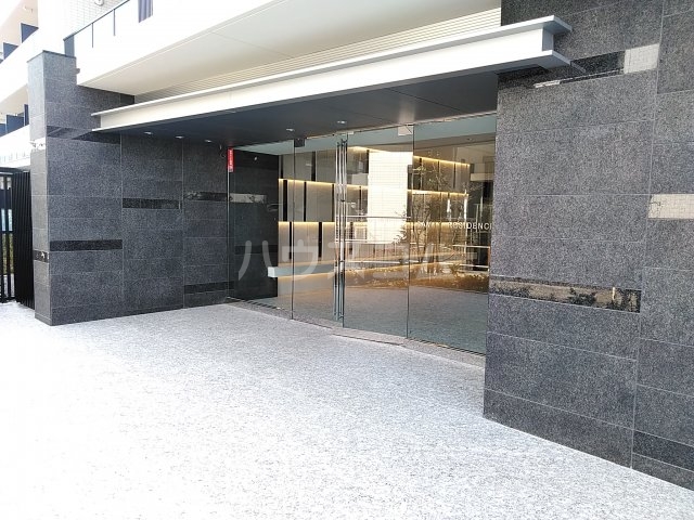 21/30 エントランス