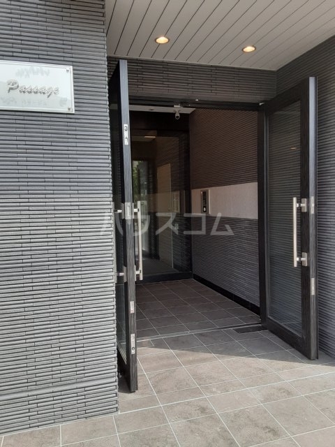 21/30 エントランス