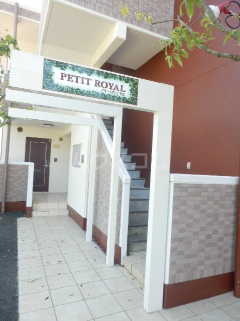 21/30 エントランス