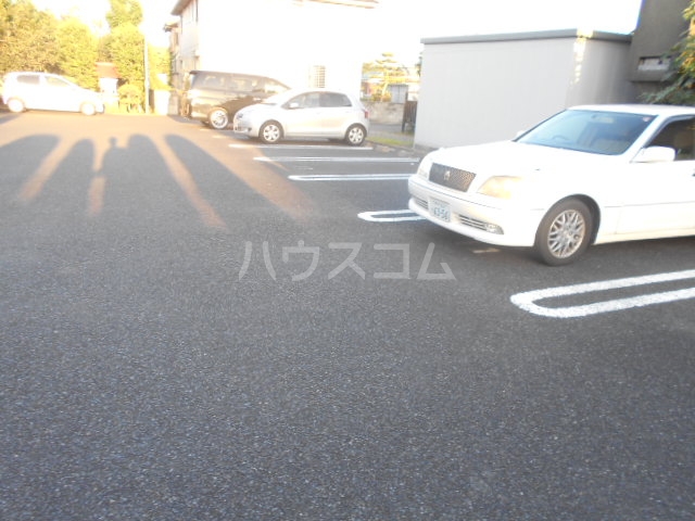 18/28 駐車場