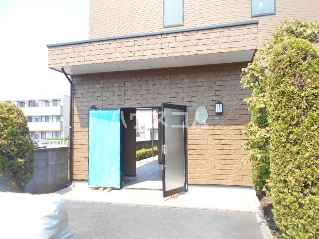 19/30 エントランス