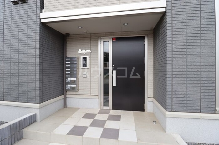 19/23 エントランス