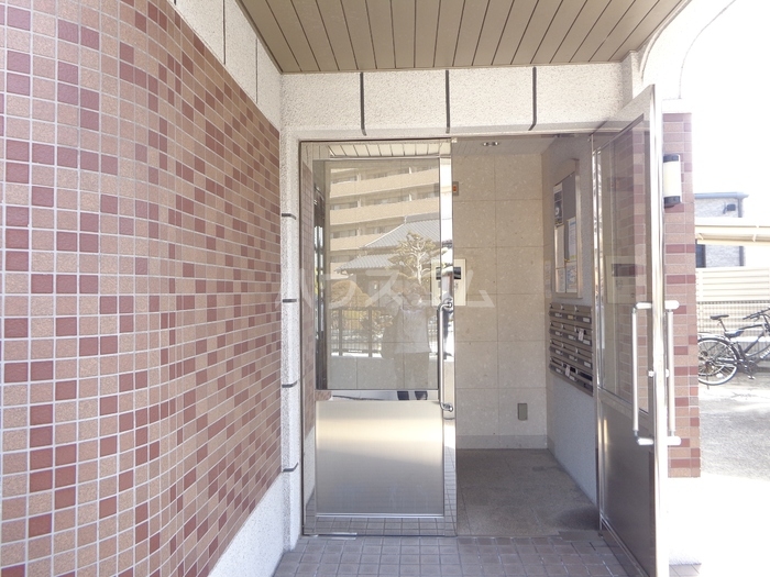 18/29 エントランス