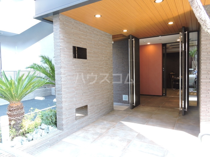 13/23 エントランス