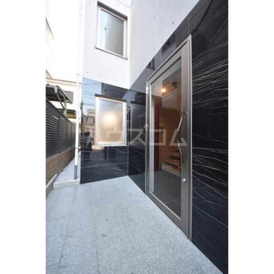 18/28 エントランス