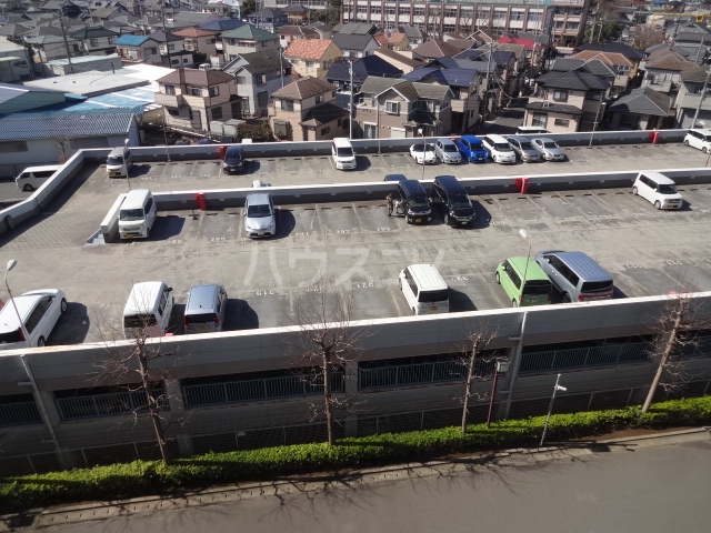 27/30 駐車場