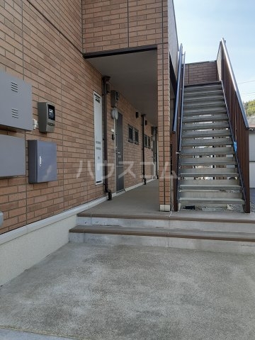 27/30 エントランス