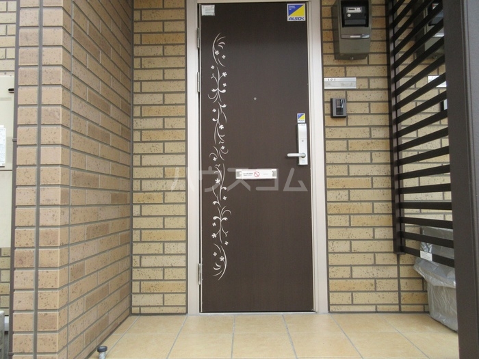 16/19 エントランス