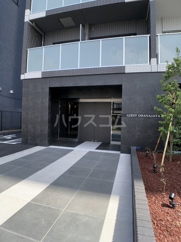 27/30 エントランス