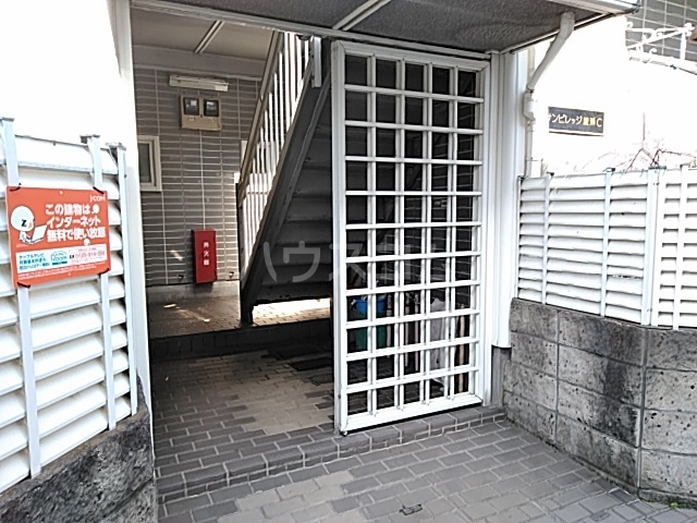 24/30 エントランス