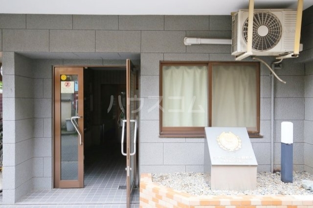 24/28 エントランス