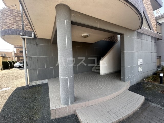 28/30 エントランス