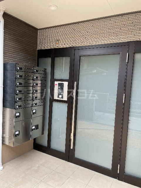 18/26 エントランス