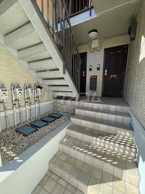 27/30 エントランス