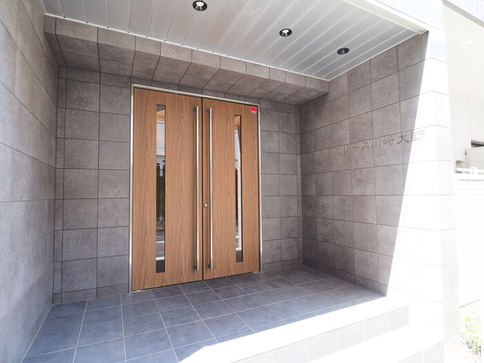 20/23 エントランス