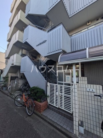 16/17 エントランス