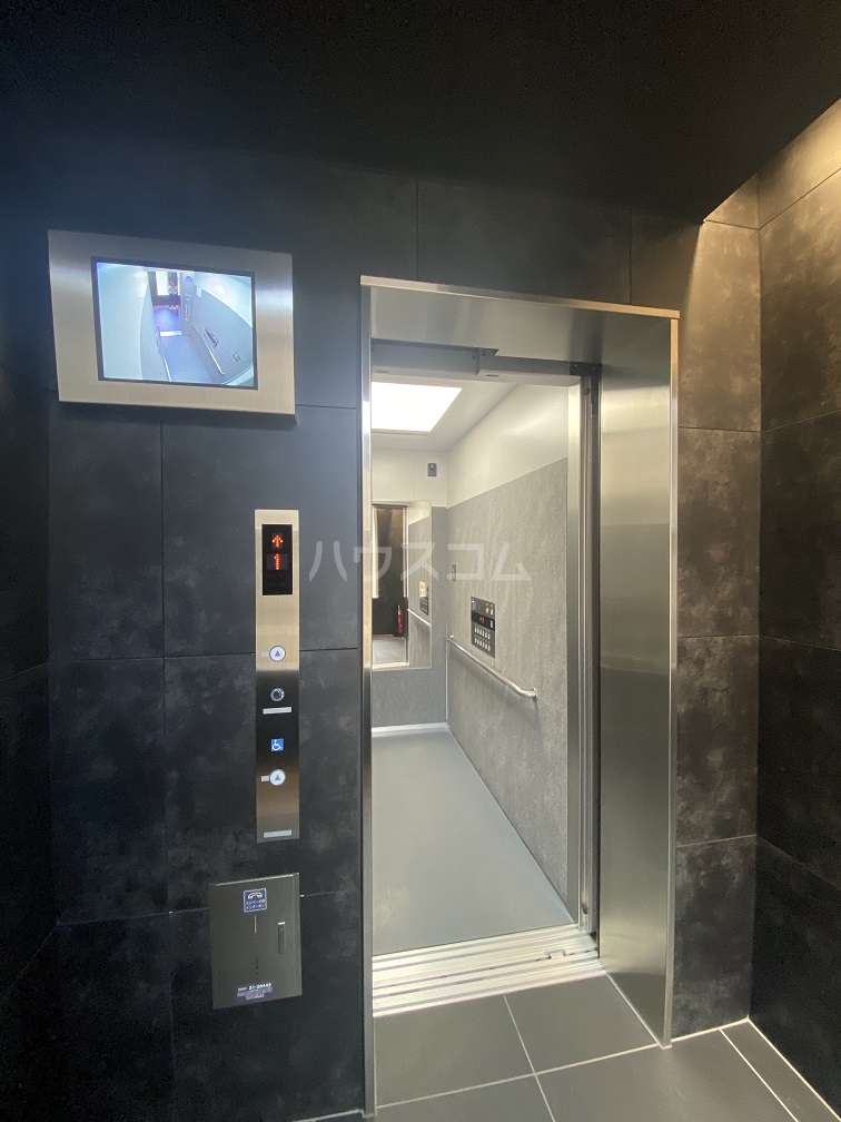 26/30 エントランス