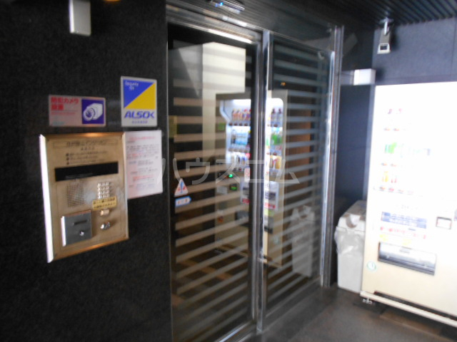 24/30 エントランス