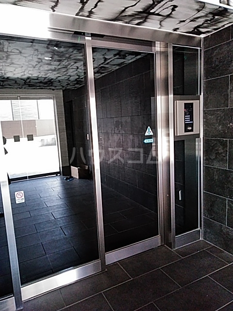 27/30 エントランス